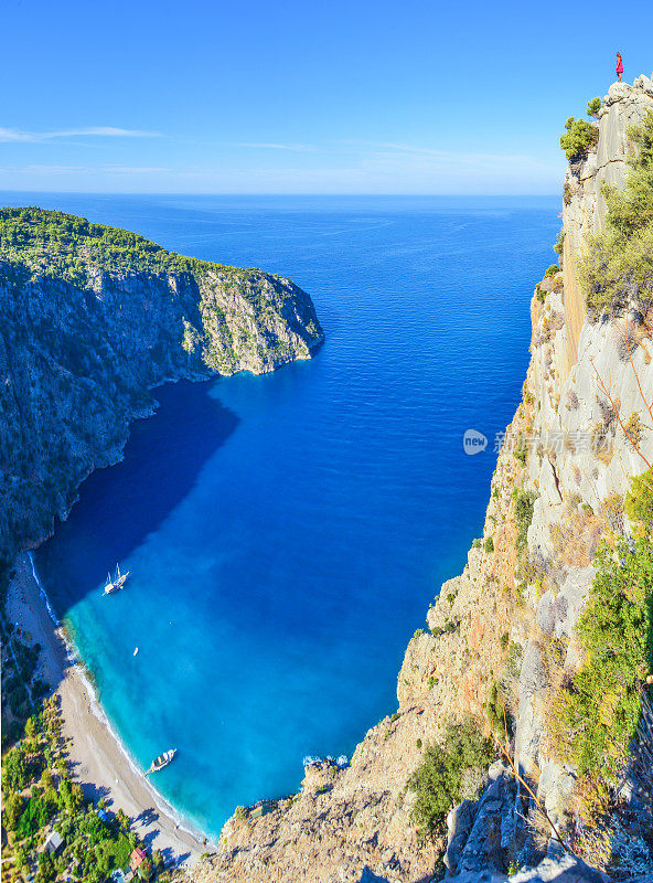 女人在顶端。来自Oludeniz的蝴蝶谷。Fethiye Mugla,土耳其。